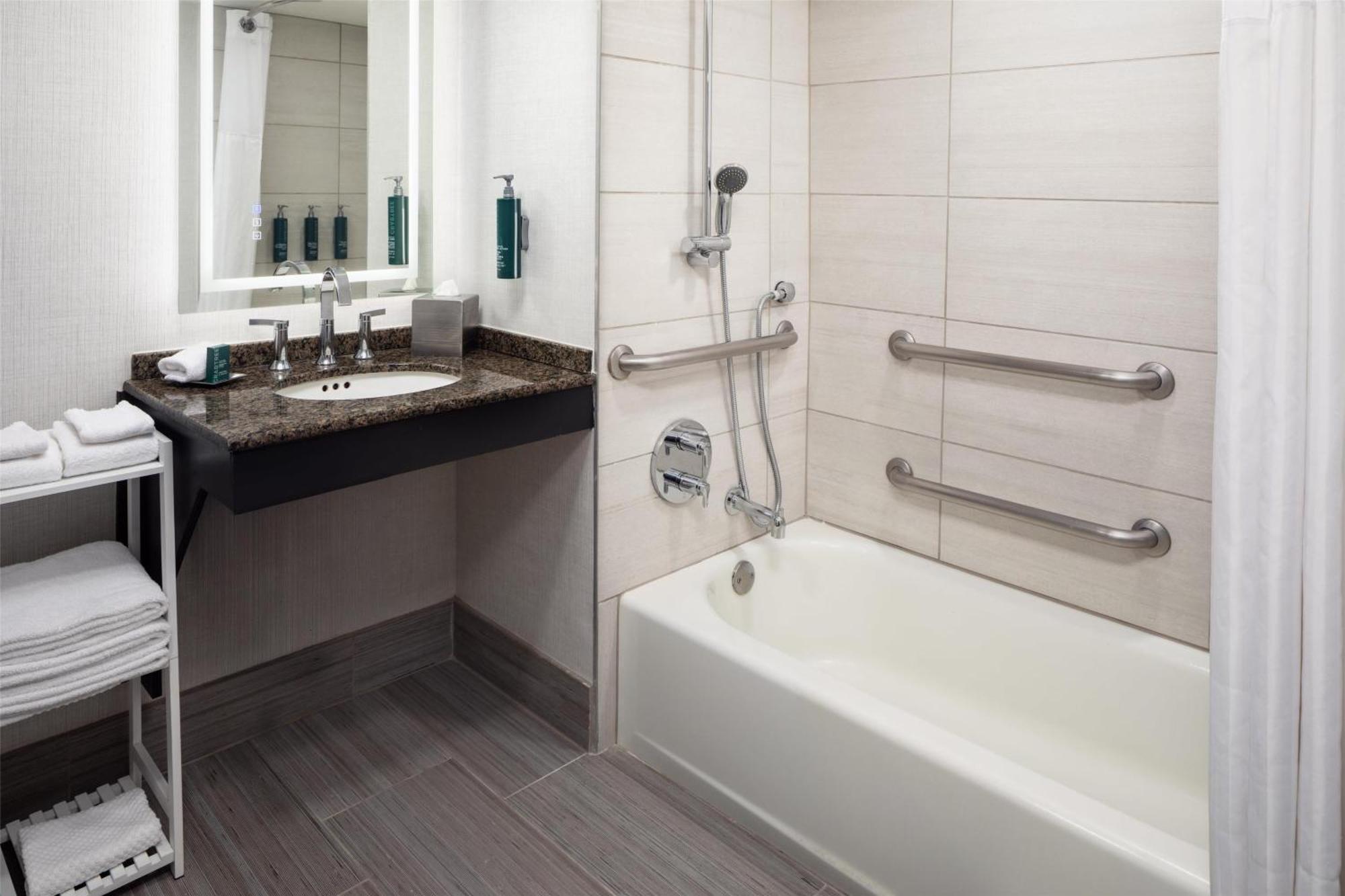Hilton 3* Arlington
